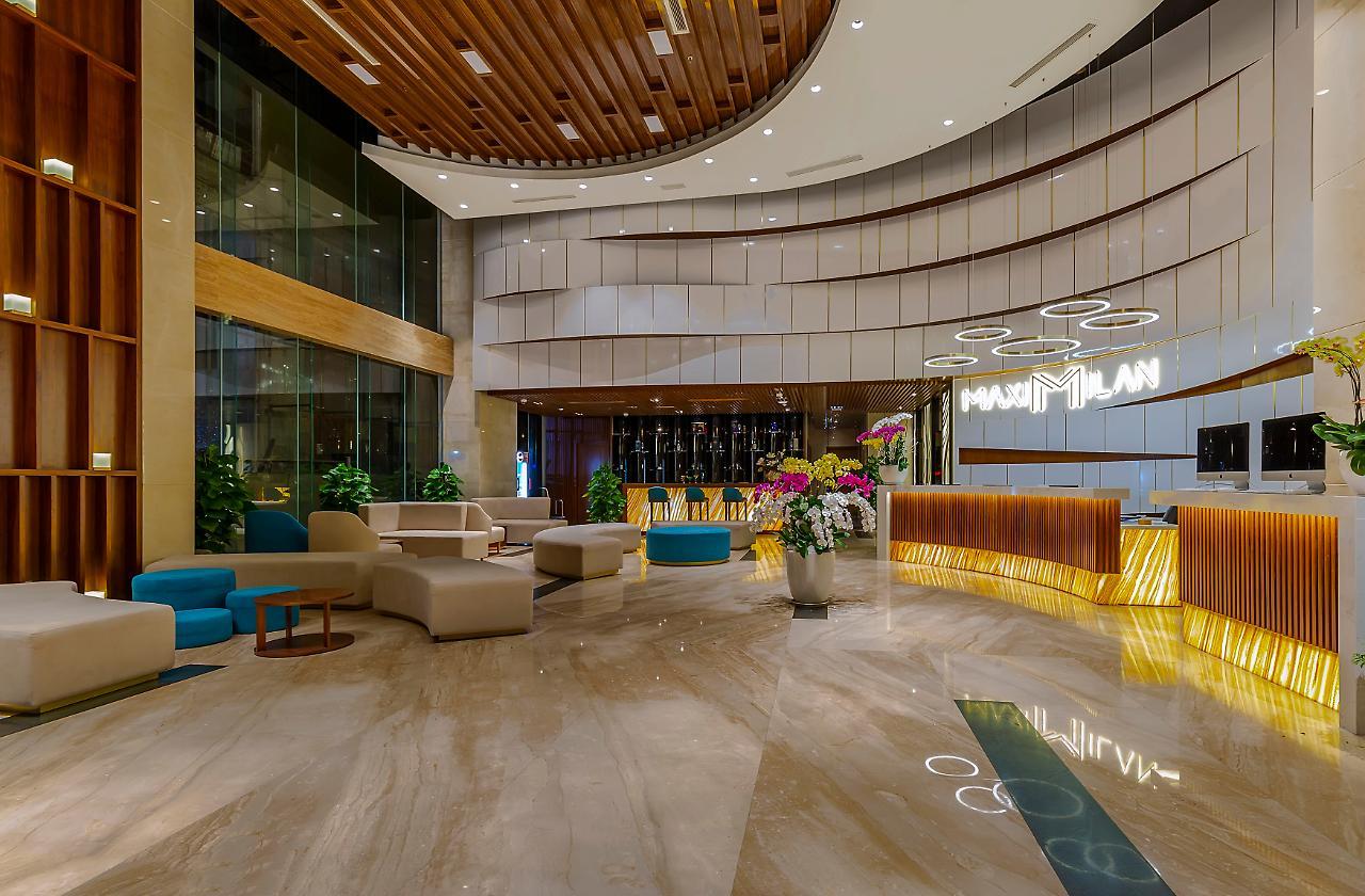 Maximilan Danang Beach Hotel Exterior photo