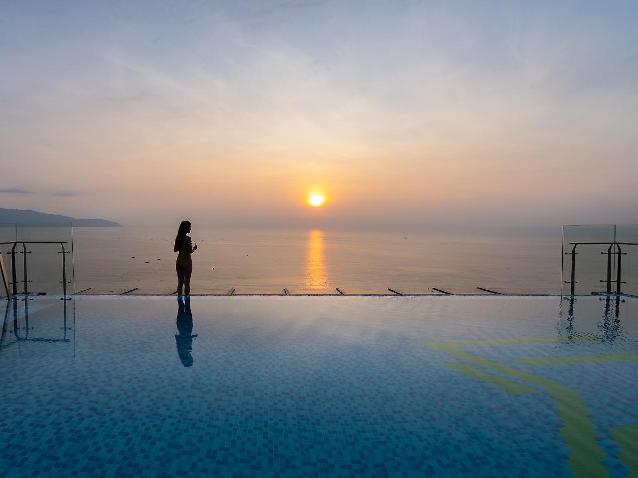Maximilan Danang Beach Hotel Exterior photo