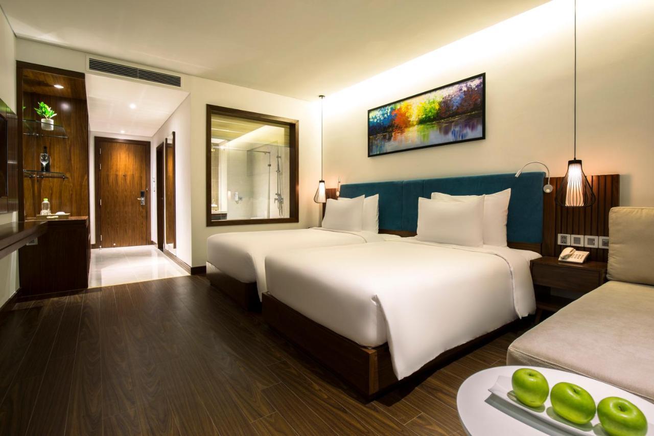 Maximilan Danang Beach Hotel Exterior photo