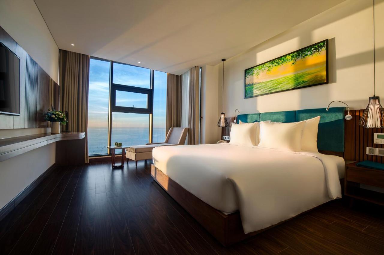 Maximilan Danang Beach Hotel Exterior photo