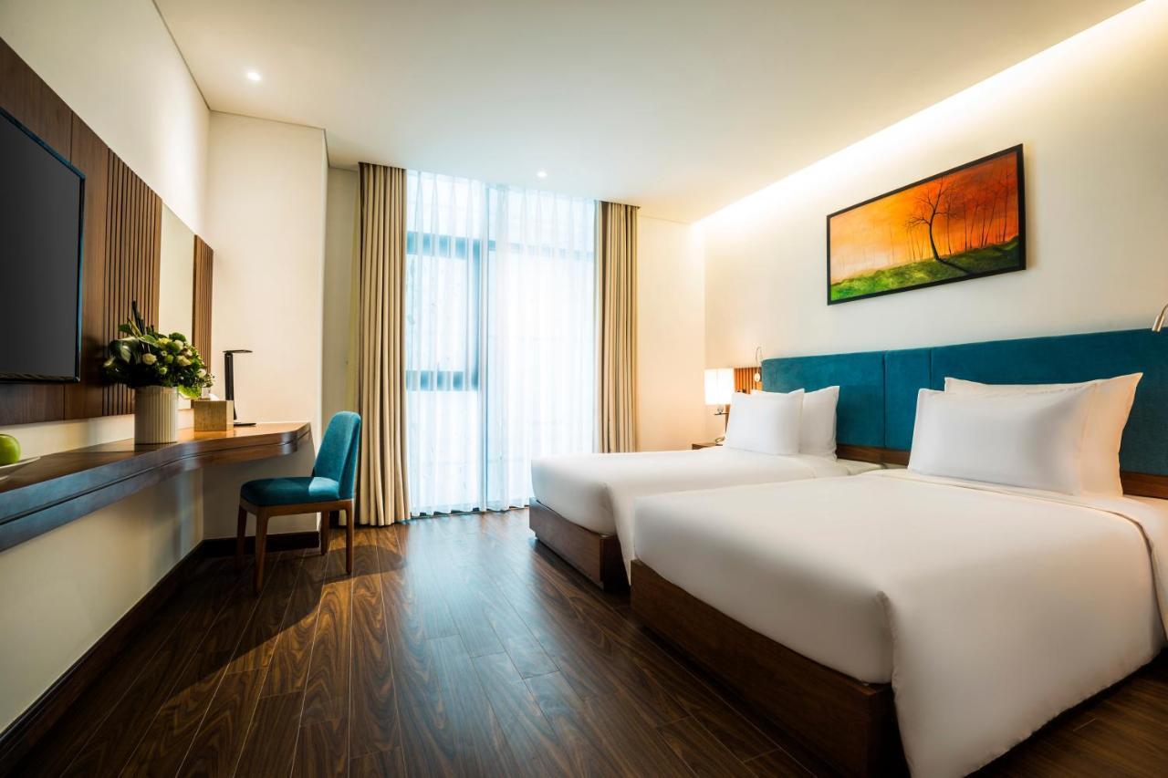 Maximilan Danang Beach Hotel Exterior photo