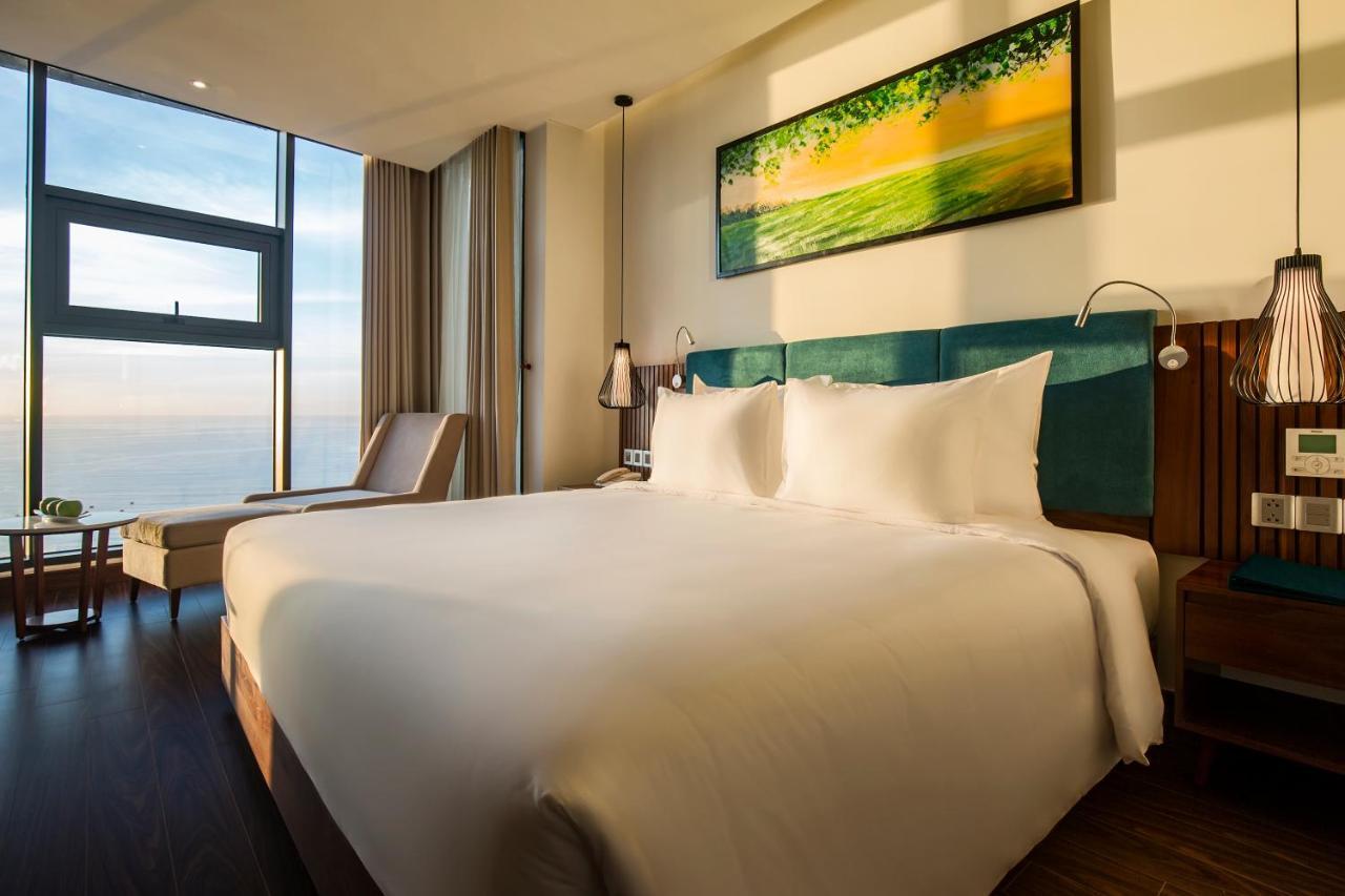Maximilan Danang Beach Hotel Exterior photo