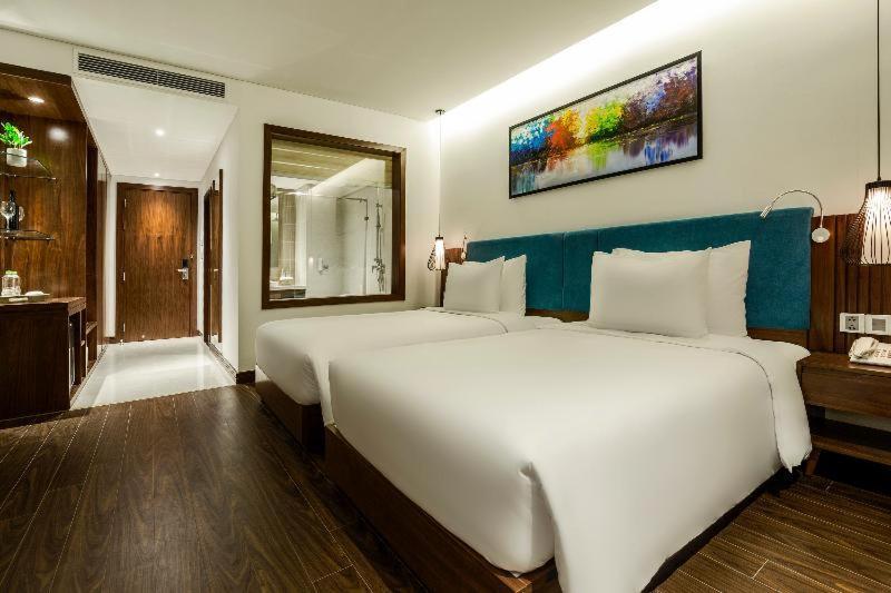 Maximilan Danang Beach Hotel Room photo