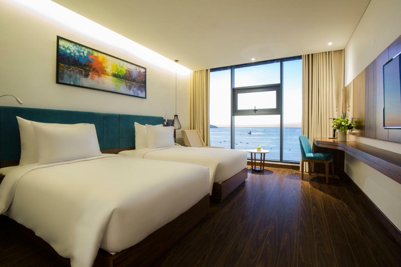 Maximilan Danang Beach Hotel Exterior photo