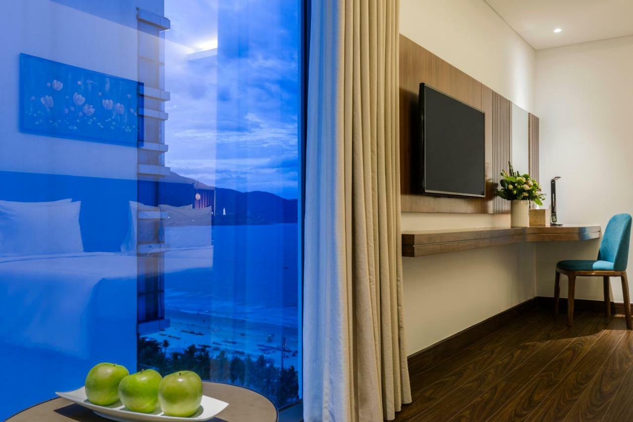 Maximilan Danang Beach Hotel Exterior photo