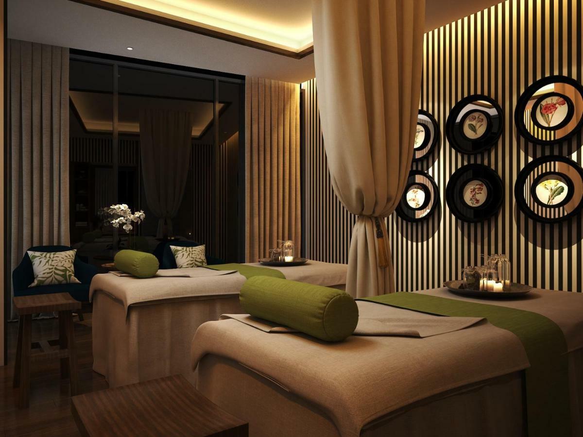 Maximilan Danang Beach Hotel Exterior photo