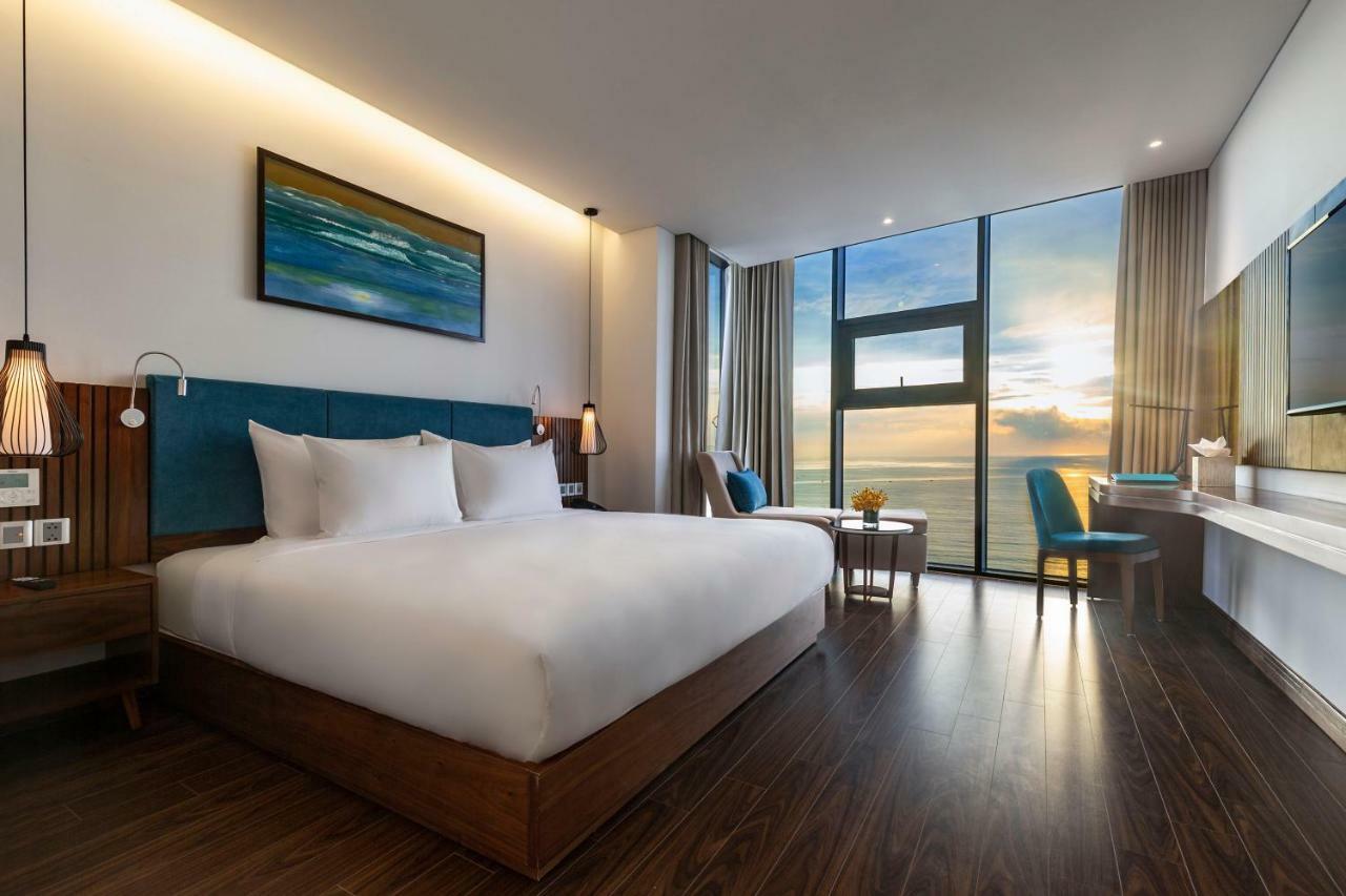 Maximilan Danang Beach Hotel Exterior photo