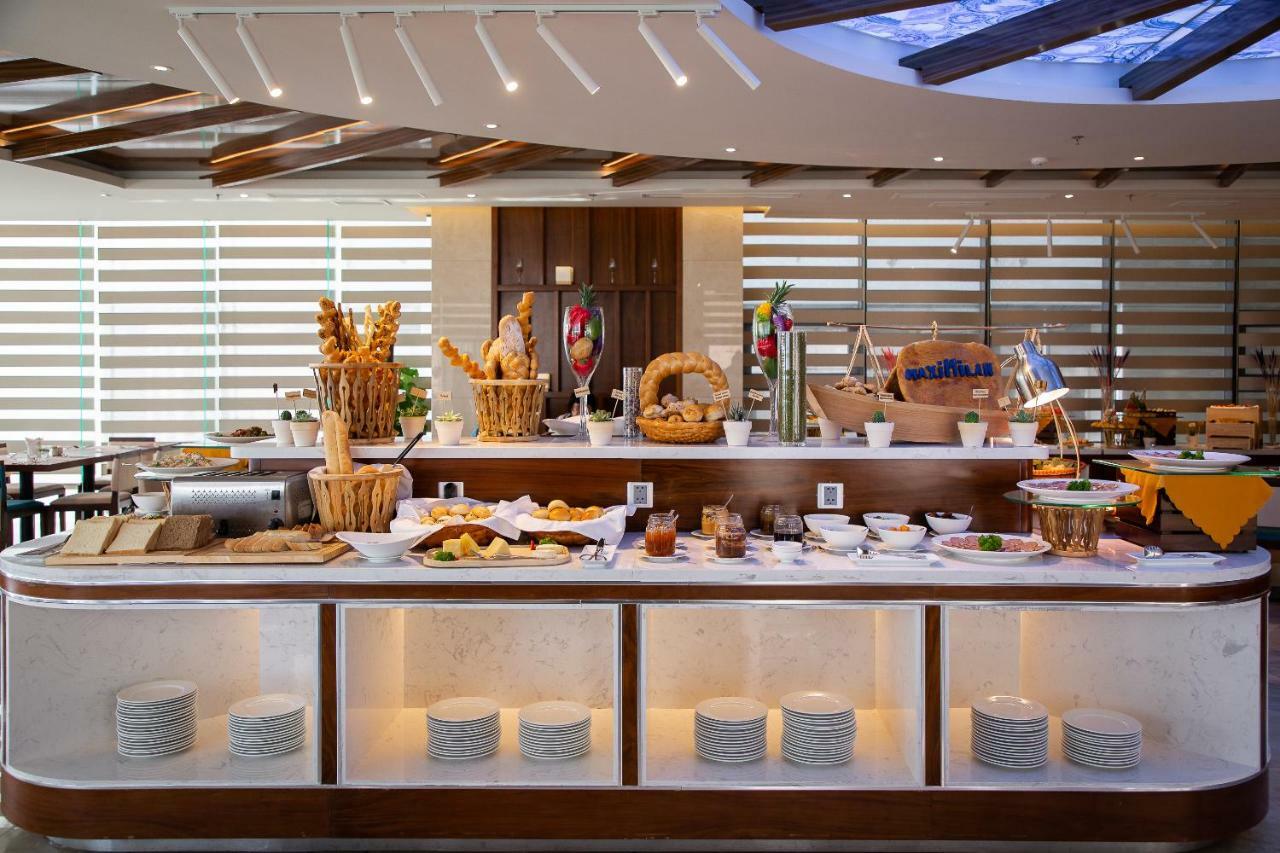 Maximilan Danang Beach Hotel Exterior photo